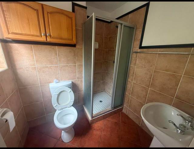 2 BEDROOM PROPERTY TO RENT IN DIE HOEWES